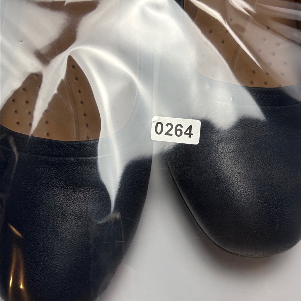Clarks Artisan Women’s Sz7.5 Navy Leather Round-Toe Pumps‎ #0264 - Picture 11 of 11